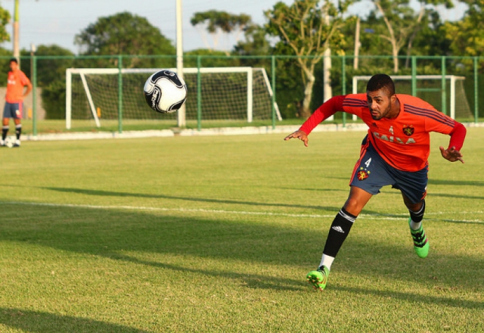 Christianno - lateral-esquerdo (Foto: Williams Aguiar / Sport)