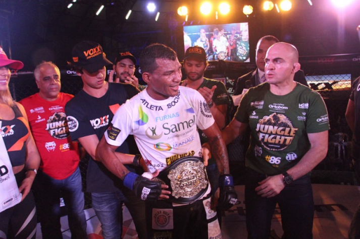 Naldo Silva desbanca Maike Linhares e é o novo campeão peso-galo do Jungle Fight (FOTO: Divulgação)