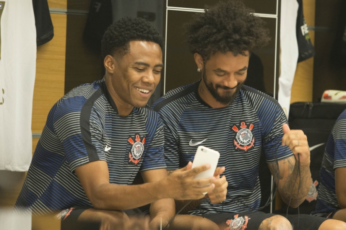 Segundo Elias, falta de chances de Cristian se deve à questão interna