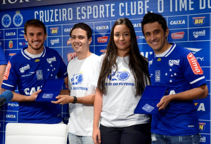 Sócios-torcedores do Cruzeiro participam de apresentação de reforços (Foto: Divulgação)