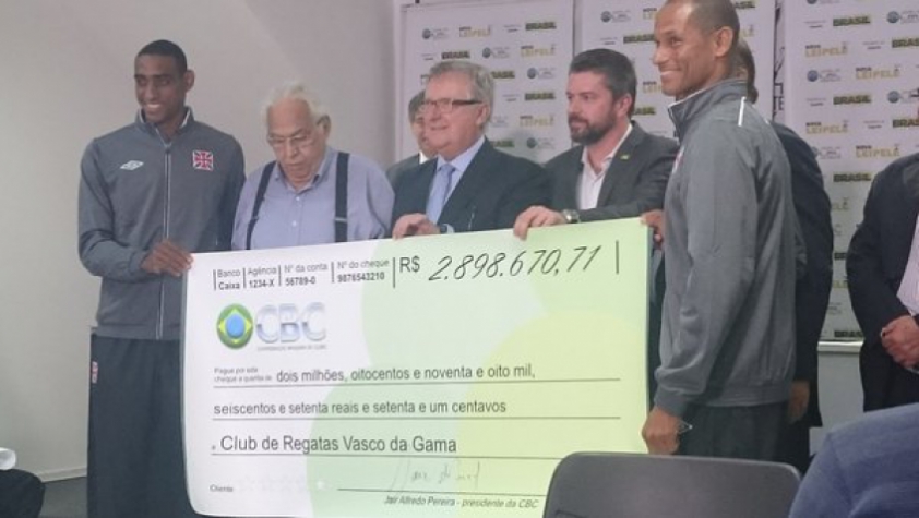 Presidente Eurico Miranda em cerimônia nesta quinta-feira com a CBC em São Januário (Foto: David Nascimento/LANCE!Press)