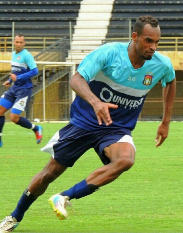 Lateral-direito Graffite em treino pelo São Caetano (Foto: Divulgação)