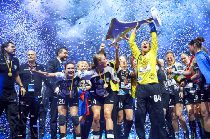 Equipe romena conseguiu levar a Champions League Feminina de Handebol. Foto: Divulgação CBHb