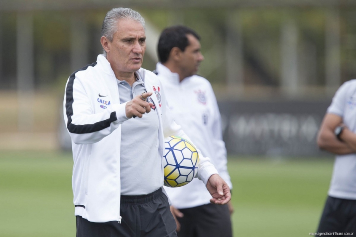 Tite afirma que pode adaptar, mas não mudar estilo de suas equipes (Foto: Daniel Augusto Jr)