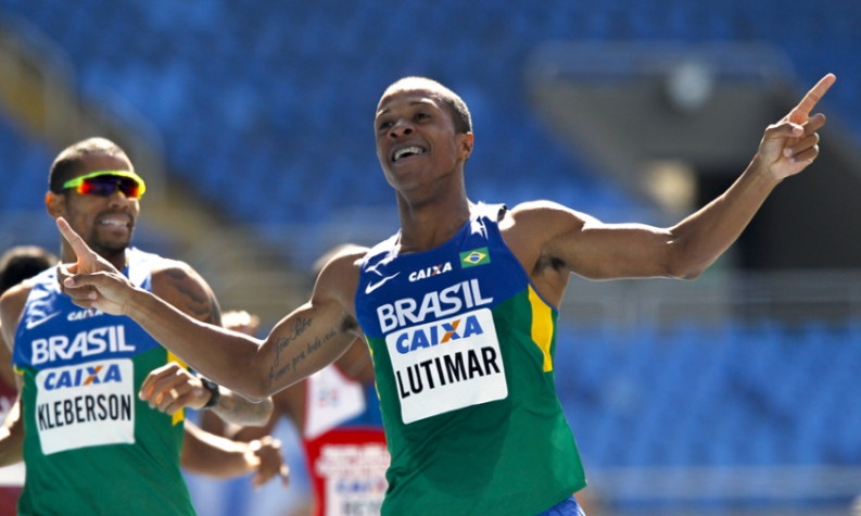 Lutimar comemora ao lado de Kleberson