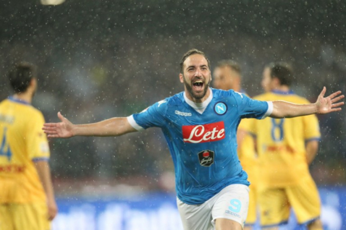 O atacante argentino HiguaÃn foi o grande artilheiro do Campeonato Italiano-15/16