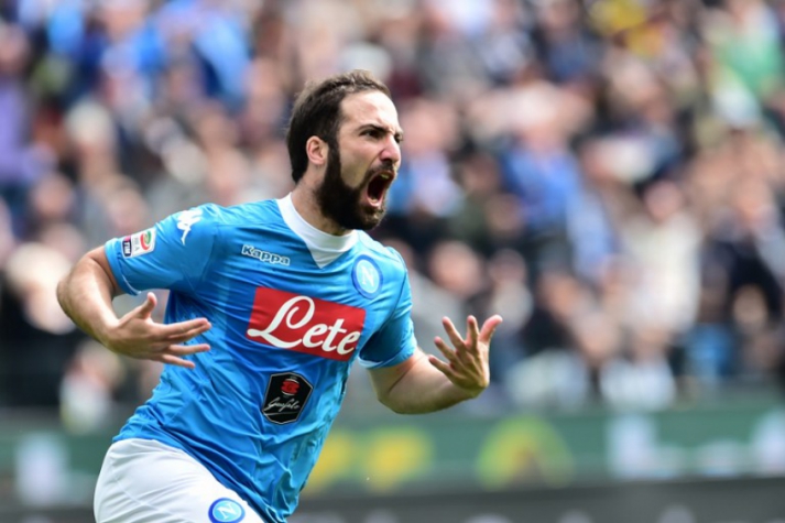 Gonzalo HiguaÃn marcou 36 gols pelo Napoli e foi o artilheiro na Itália