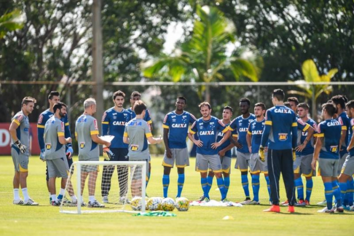 Elenco treina antes de jogo contra o Figueirense (Foto: Reprodução / Facebook)