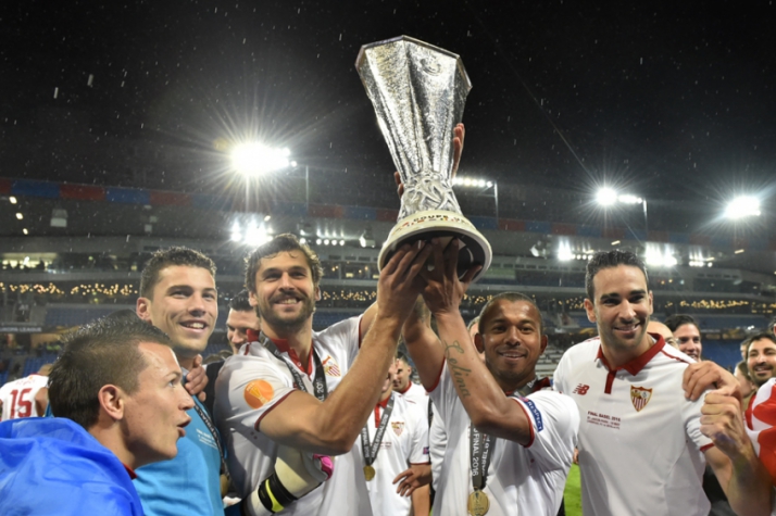 Festa do Sevilla após o tÃtulo da Liga Europa