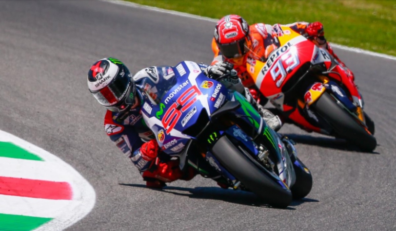 Lorenzo e Marc Márquez brigaram pela primeira colocação até o fim da prova