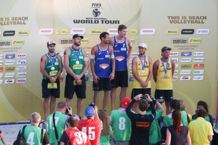 Alison e Bruno subiram ao pódio na etapa de Moscou, mas ficaram com a prata (Foto: Divulgação/FIVB)
