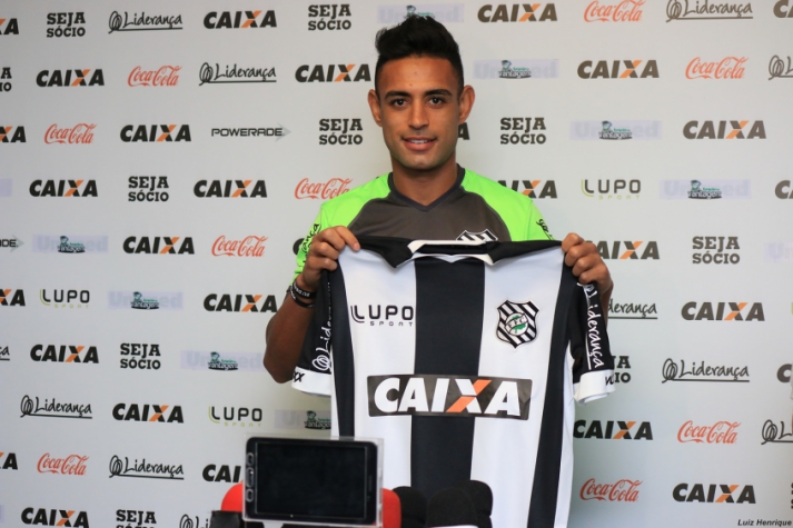 Werley é apresentado no Figueirense (Foto: Divulgação / Figueirense)