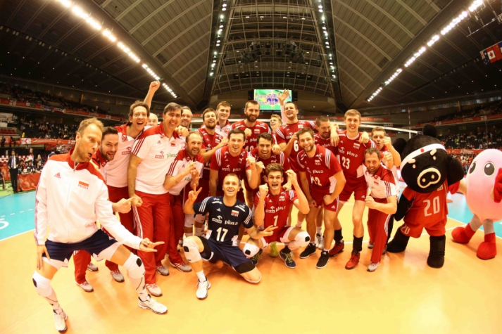 Jogadores da Polônia comemoram clasificação para a Olimpíada do Rio (Foto: Divulgação/FIVB)
