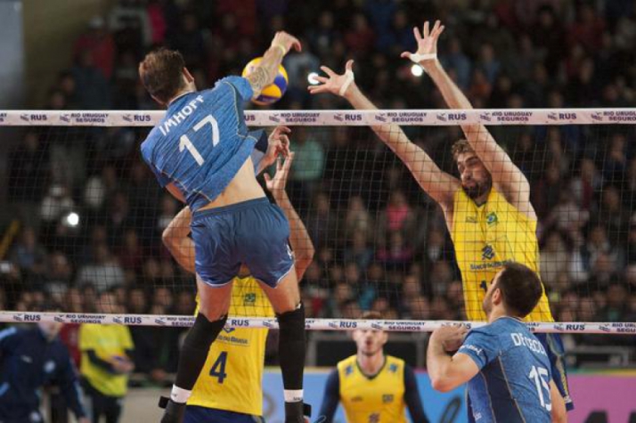 Lucão em lance de jogo (Fotos: Prensa FeVA)