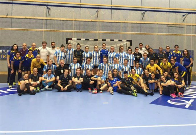 Partida realizada na Europa teve três tempos todos com vitória brasileira. Foto: Divulgação CBHb