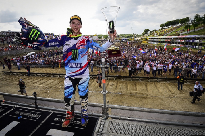 Febvre subiu em casa no lugar mais alto do pódio