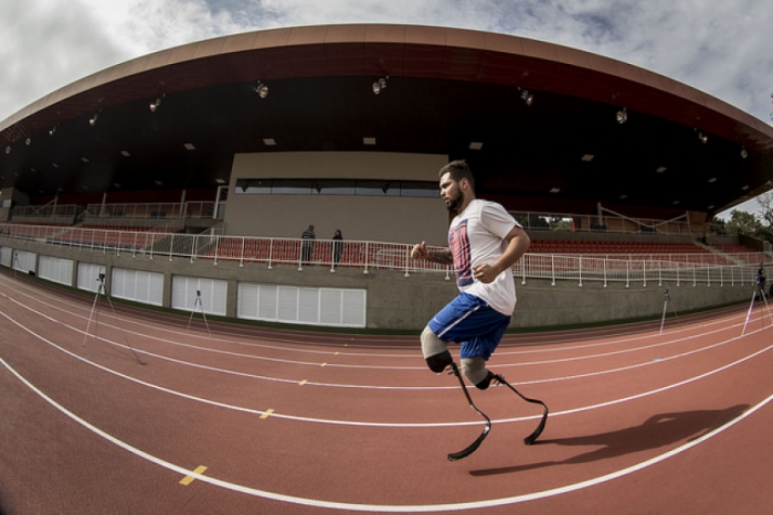 Um dos principais paratletas brasileiros, Alan Fonteles treina no Centro Paralímpico Brasileiro (Foto: Daniel Zappe/MPIX/CPB)
