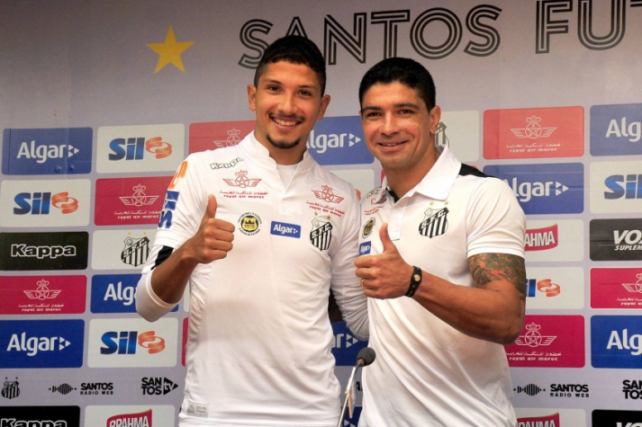 Yuri é apresentado no Santos