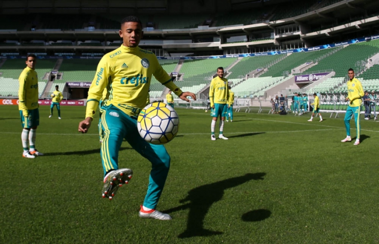 Palmeiras relaciona 24 jogadores para o Dérbi após treino no Allianz 