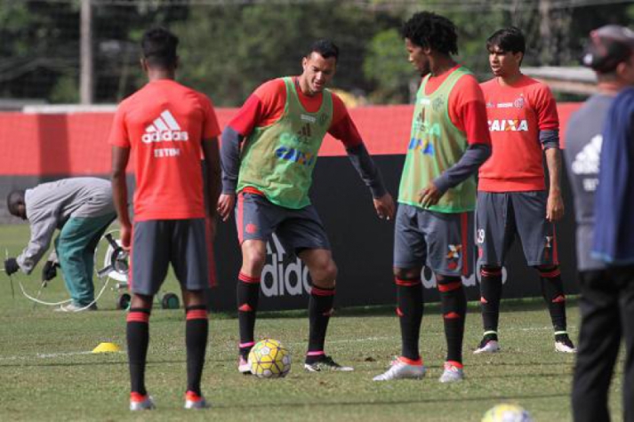 Réver e Rafael Vaz em treino do Flamengo (Gilvan de Souza / Flamengo)