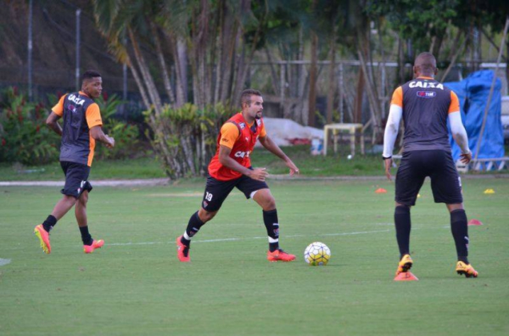 José Wellison pede recuperação do Vitória no confronto com a Chapecoense no Barradão (Foto: Divulgação / EC Vitória)
