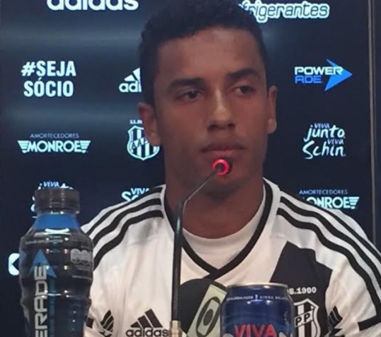 Lateral da Ponte, Diogo, durante entrevista coletiva (Foto: PontePress/RodrigoCeregatti)