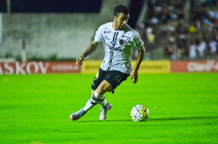 Carlinhos Júnior durante jogo do botafogo-PB (Foto: Divulgação / Rafael Bastos)