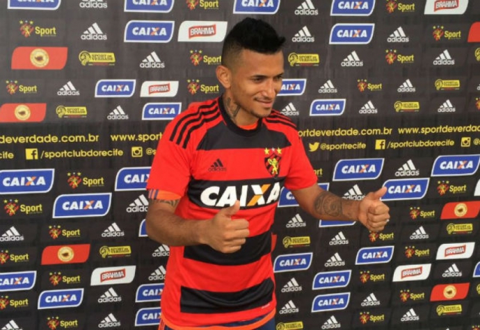 Rogério, atacante do Sport