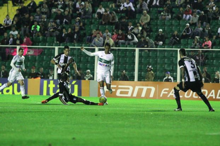 Figueirense e Coritiba fizeram um jogo com poucas emoções em Floripa.