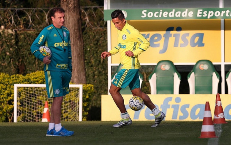 Barrios e Cuca durante o treino de terça