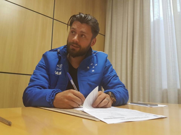 Rafael Sóbis assina contrato de três anos com o Cruzeiro