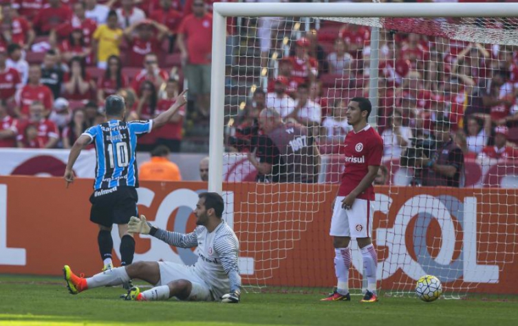 Gol de Douglas - Grêmio x Internacional