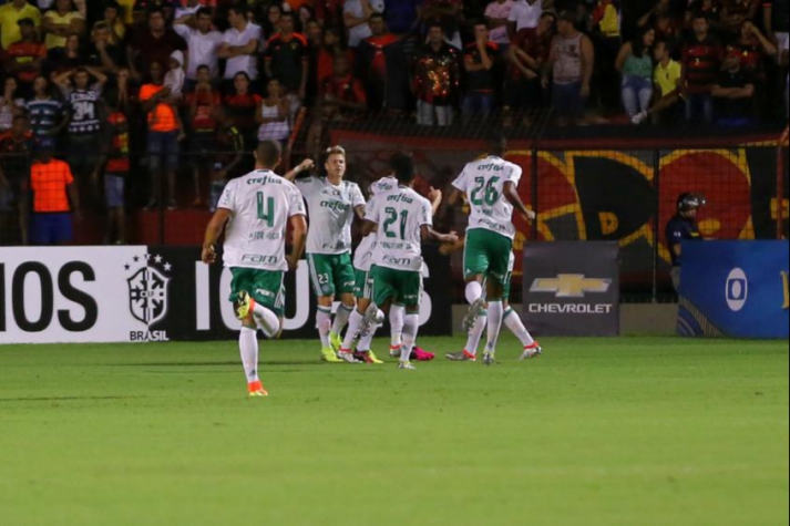 Abençoado por Jesus, Palmeiras vence o Sport e mantém vantagem na ponta