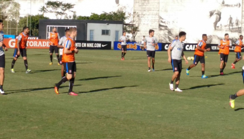 Pato já faz até atividade com bola, e Cristóvão exibe Timão sem surpresas