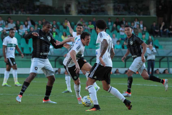 Coritiba x Botafogo (foto:Guilherme Artigas/Fotoarena/Lancepress!)