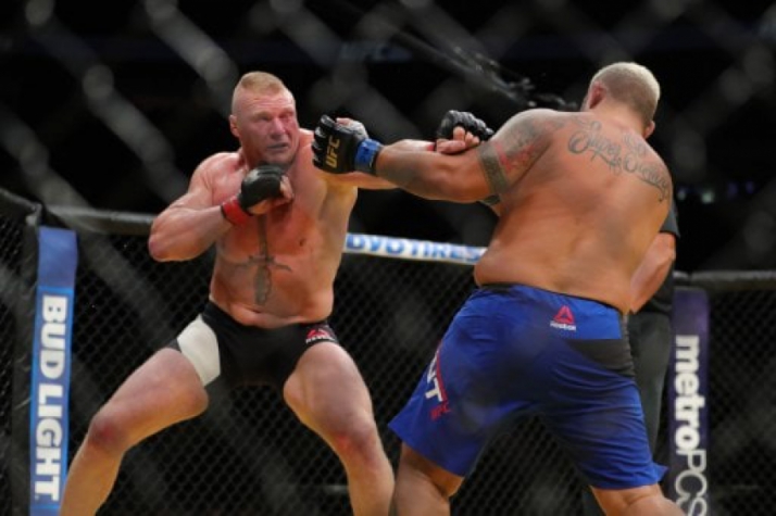 UFC 200: Brock Lesnar venceu Mark Hunt na decisão