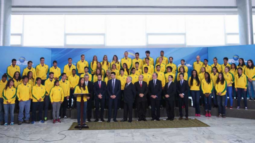 PRESIDENTE EM EXERCÍCIO MICHEL TEMER RECEBE ATLETAS DO TIME BRASIL