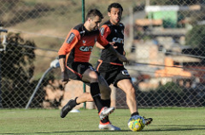 Fred e Pratto treinam pelo Atlético-MG na Cidade do Galo