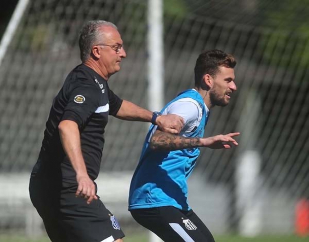Técnico do Santos com Gabigol e Lucas Lima
