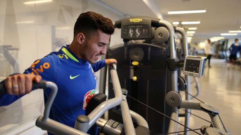 Zeca planeja trote em Prass e fala de rivais palmeirenses na Seleção