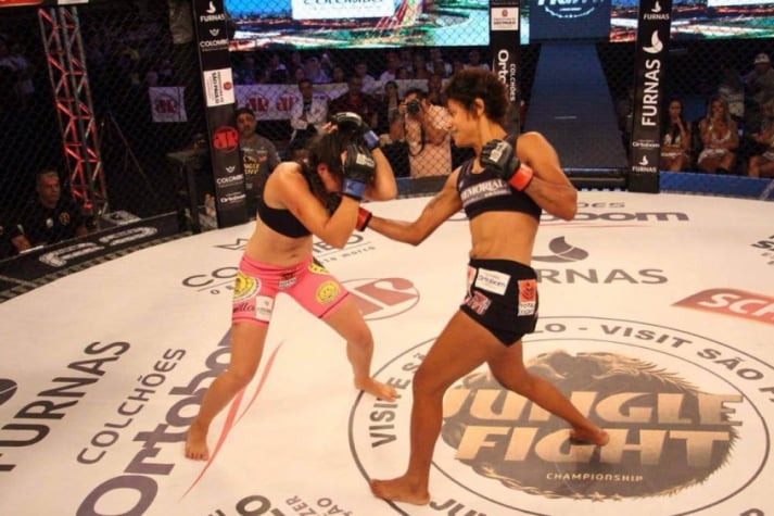Simone Duarte venceu no Jungle Fight 87