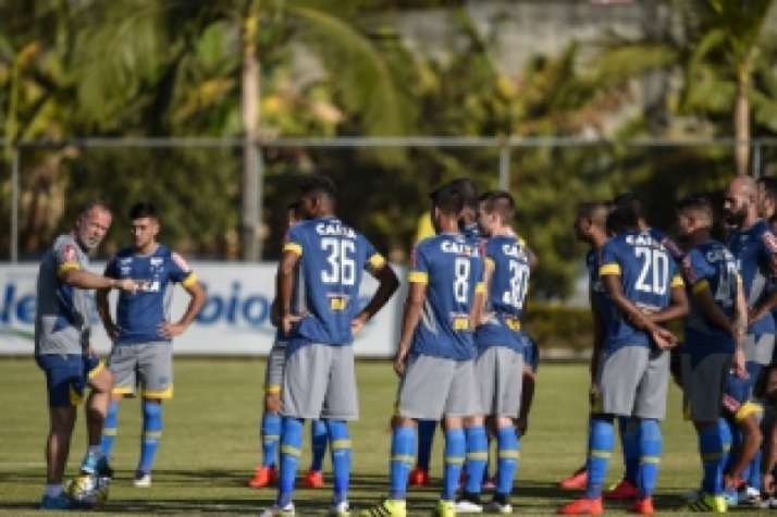 Mano Menezes, durante treinamento do Cruzeiro na Toca da Raposa