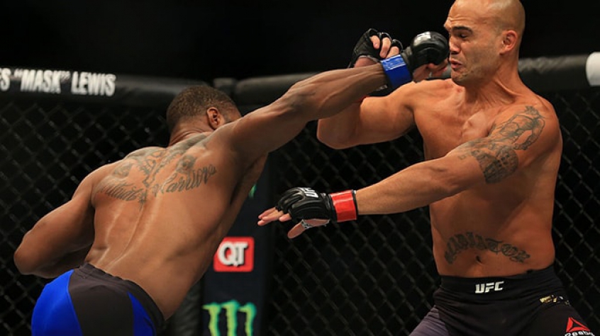 Tyron Woodley nocauteou Robbie Lawler no primeiro round