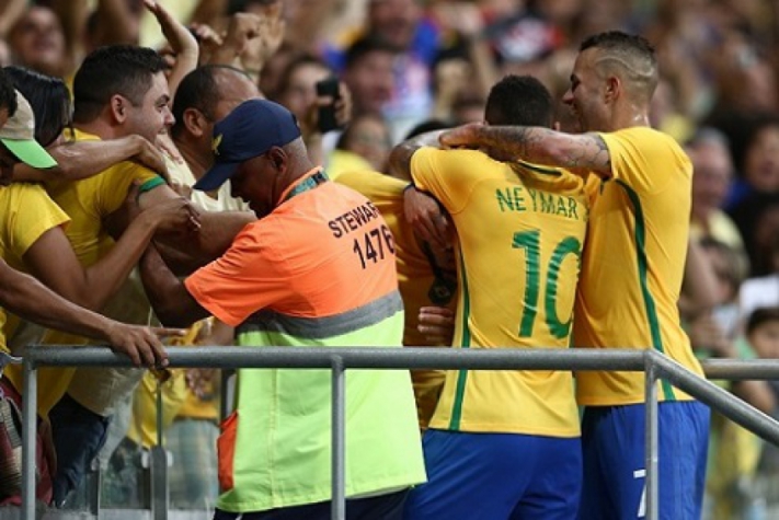 Gabigol marcou dois gols contra a Dinamarca