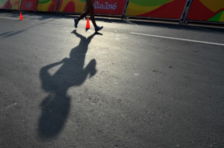 Marcha atlética aconteceu no Pontal, em trecho próximo ao mar (Foto: AFP)