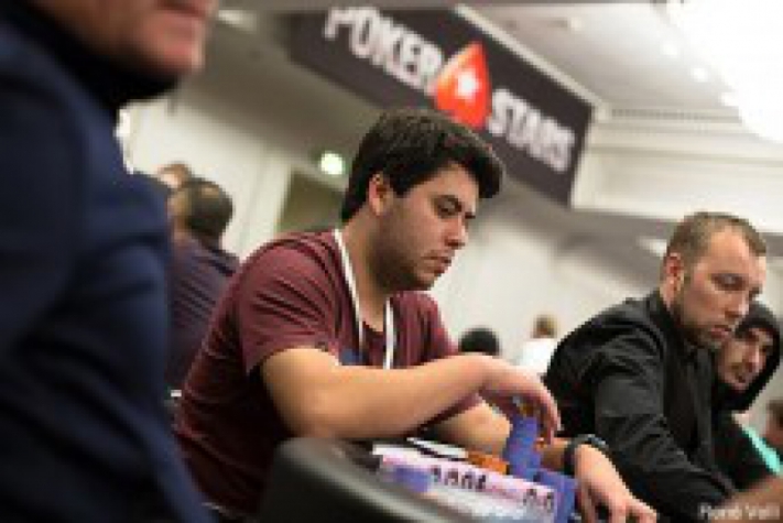 Felipe Theodoro foi o chip leader do dia 1 do High Roller do EPT Barcelona