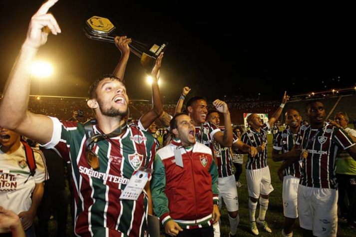 20/04/2016 - Gustavo Scarpa comemora título da Primeira Liga