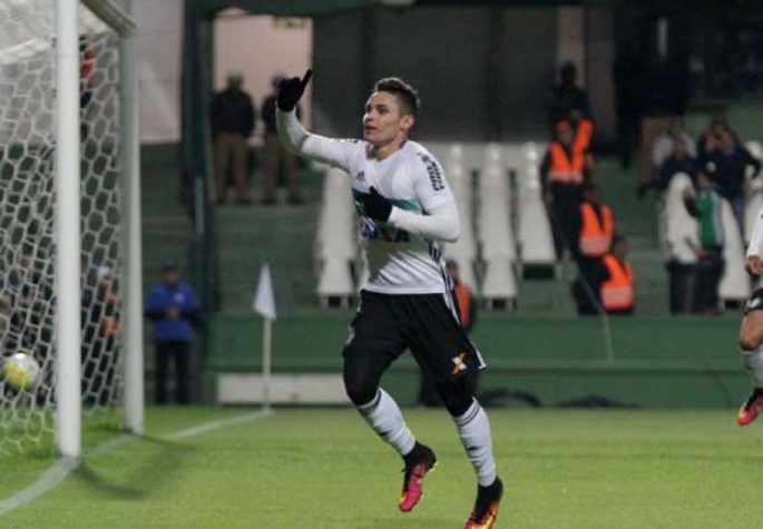 Raphael Veiga marcou um gol e deu assistência para outro