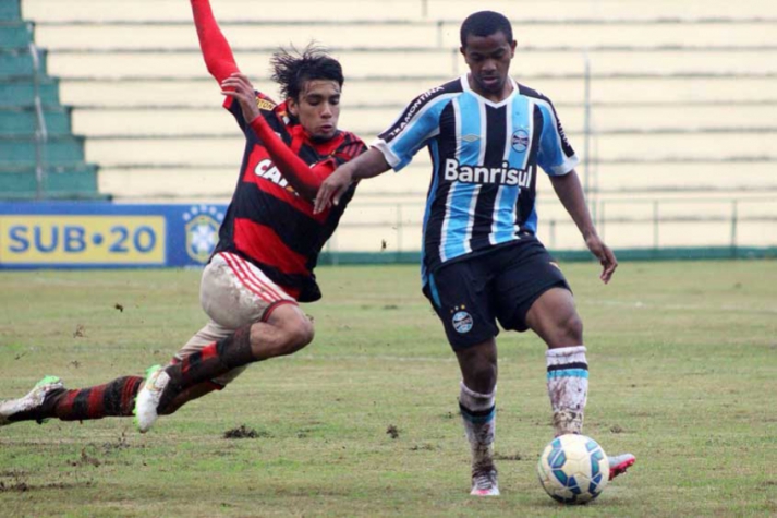 Há quatro jogos sem vencer, jovem da base pode ser uma das soluções para o ataque do Grêmio.