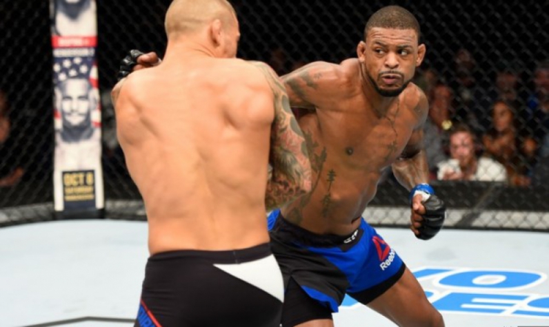 Johnson derrotou Poirier por nocaute no R2